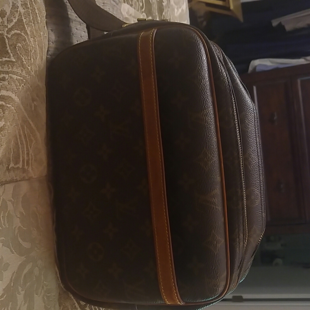 Authentic Louis Vuitton Crossbody bag